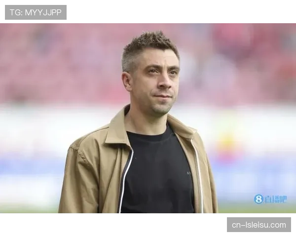 赛前动态:拜仁慕尼黑在塞贝纳大街基地进行高强度压迫对抗训练 赛前动态:拜仁慕尼黑在塞贝纳大街基地进行高强度压迫对抗训练